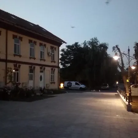 公寓 Center House